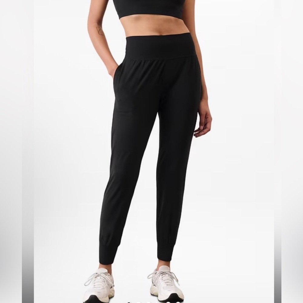ATHLETA  Joggers Womens Medium Cruise Powervita Soft Black Yoga Everyday